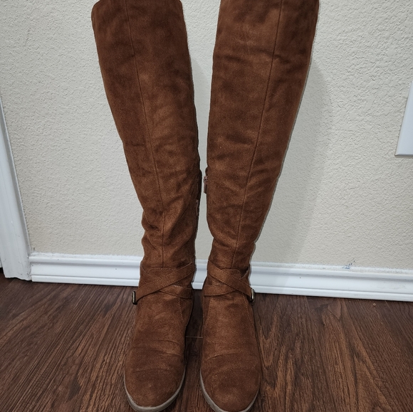 Brown suede tall boots - Picture 8 of 11